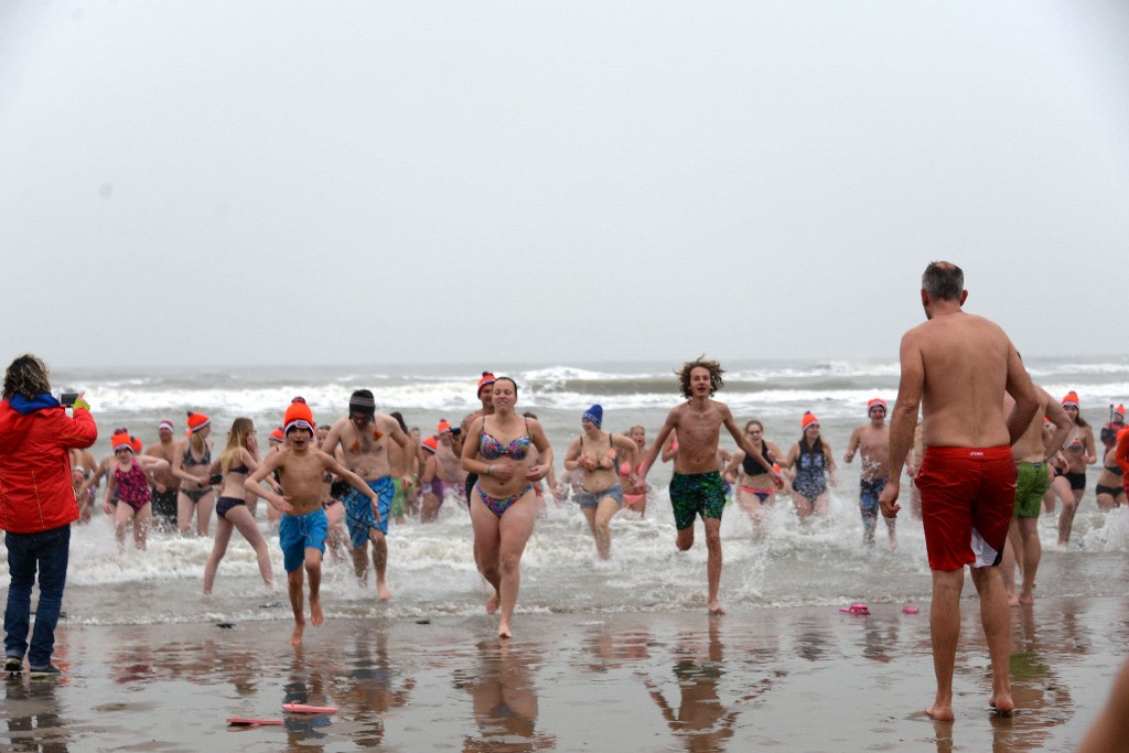 ../Images/Nieuwjaarsduik Nederzandt 2017 068.jpg